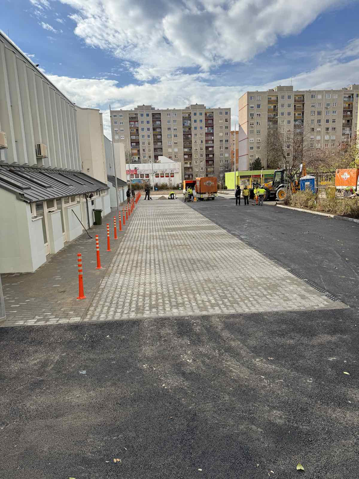 Budapest, forgalomterelő oszlopok Projekt Galéria 1