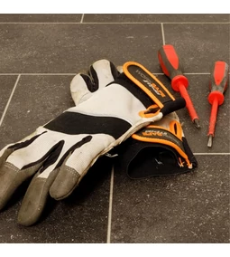 A munkavédelmi termékek fontossága: Hogyan biztosítható a biztonság és kényelem különböző munkakörnyezetekben?