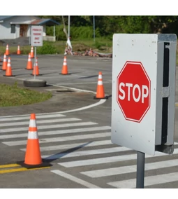 Vízzel-Homokkal Feltölthető Bóják és Műanyag Terelők: Innovációk a Közlekedésbiztonságért