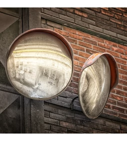 Közlekedési Tükrök: Hatékony Látási viszonyok kialakítása veszélyes helyszíneken