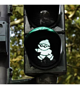 Ahol az utak nem csak elválasztanak, hanem védenek is – új megoldás a biztonságos közlekedésért